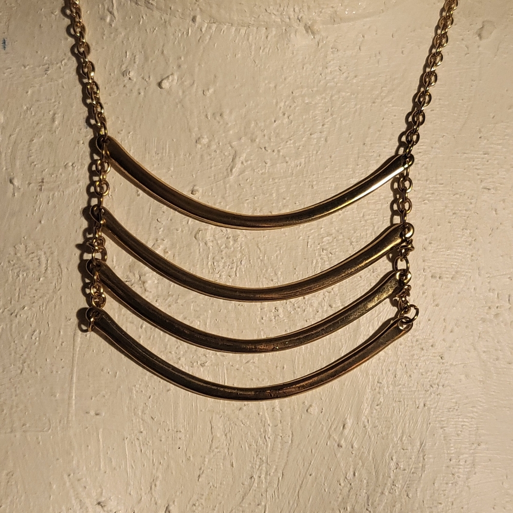 NWOT Jessica Simpson Elegant Gold Necklace